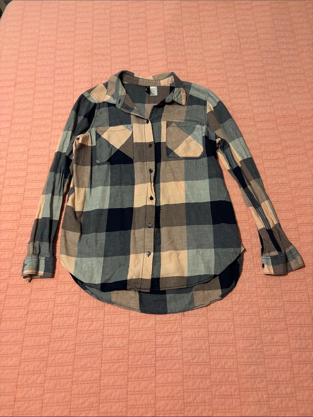 Divided H&M Plaid Button-UpShirt in Pink, Black, & Navy.  Size US 6. 100% cotton